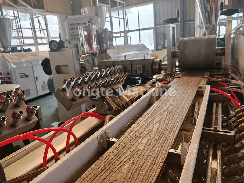 Yongte به مشتری در بهینه سازی خط اکستروژن پروفایل WPC کمک کرده است که منجر به افزایش 40 درصدی در راندمان خروجی می شود.