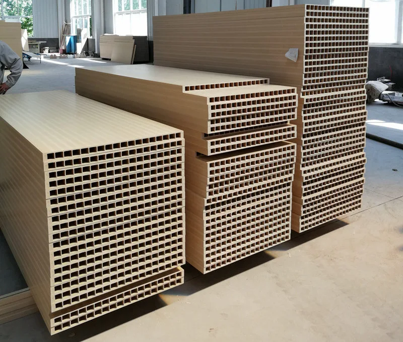 کدام مواد پلاستیکی برای ساخت درب WPC مناسب هستند؟