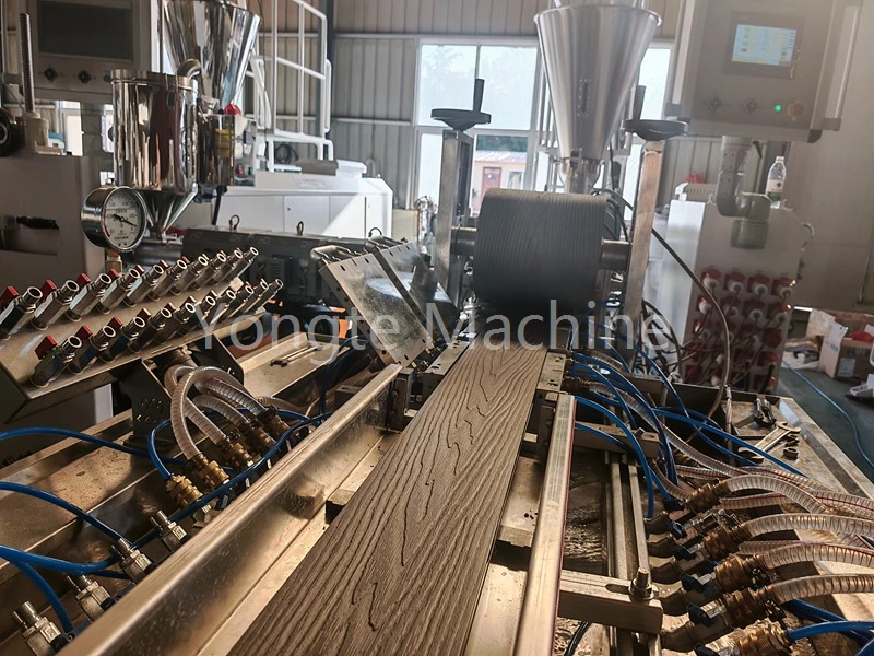 ماشین زباله پلاستیکی را به نمایه WPC تبدیل می کند